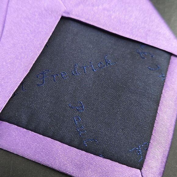 Like NEW Paul Fredrick Purple Polka Dot and Solid Purple Silk Tie Set (2) - Picture 8 of 8